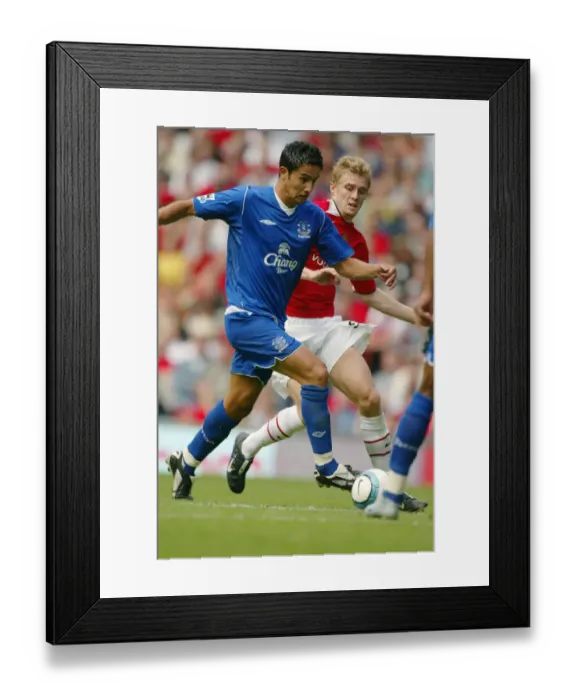 Framed Print : Tim Cahill in Action for Everton vs Manchester United at Old Trafford, 2004 Framed Print : Tim Cahill in Action for Everton vs Manchester United at Old Trafford, 2004