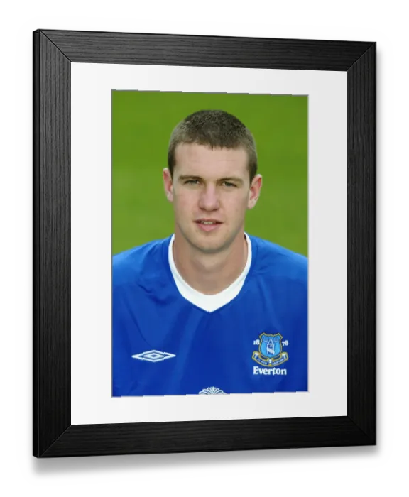 Framed Print : Everton FC 2008-09 Team and Anthony Gerrard's Headshot Framed Print : Everton FC 2008-09 Team and Anthony Gerrard's Headshot