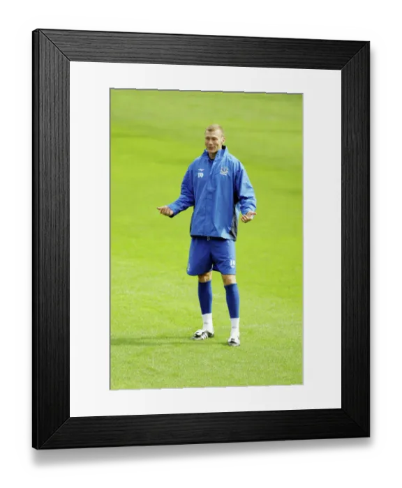 Framed Print : Duncan Ferguson Training at Everton's Goodison Park Framed Print : Duncan Ferguson Training at Everton's Goodison Park