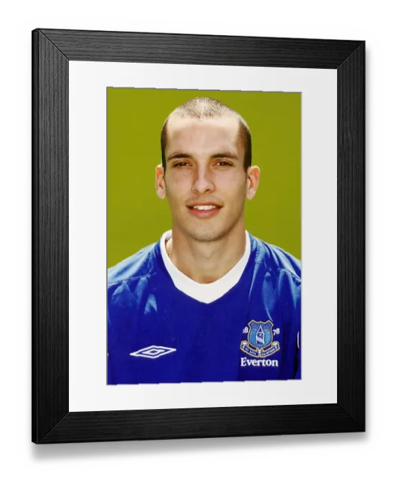  : Leon Osman - Everton FC Team Picture and Portrait
