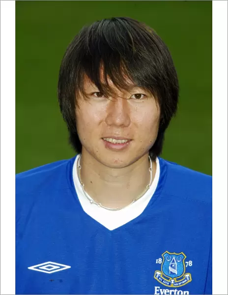 Li Tie with Everton FC: Team Picture and Portraits