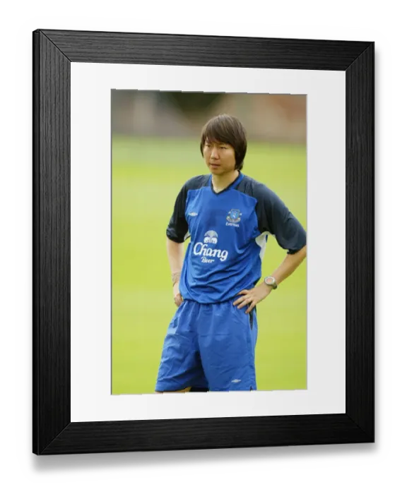 Framed Print : Li Tie at Everton Training, Bellefield (06.08.04, Job No. 04080604) Framed Print : Li Tie at Everton Training, Bellefield (06.08.04, Job No. 04080604)