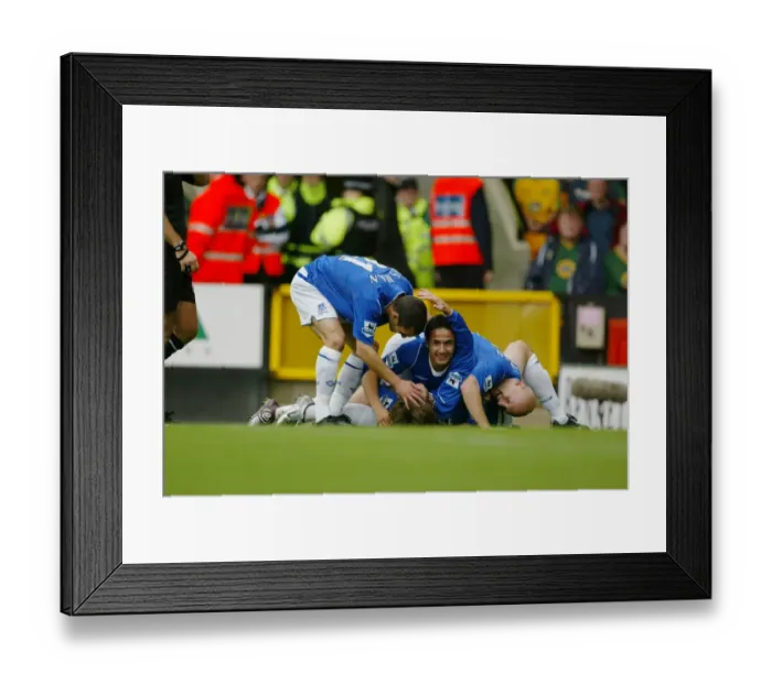 Framed Print : Kevin Kilbane is mobbed Framed Print : Kevin Kilbane is mobbed
