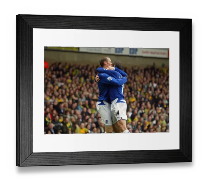 Framed Print : Kevin Kilbane congratulates Duncan Ferguson Framed Print : Kevin Kilbane congratulates Duncan Ferguson
