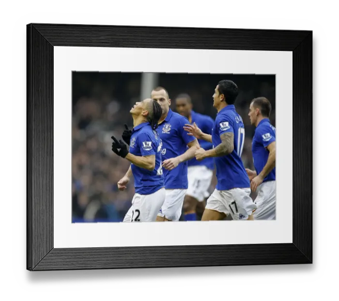 Framed Print : Steven Pienaar's Stunner: Everton's Thrilling Opener Against Chelsea (11 February 2012) Framed Print : Steven Pienaar's Stunner: Everton's Thrilling Opener Against Chelsea (11 February 2012)