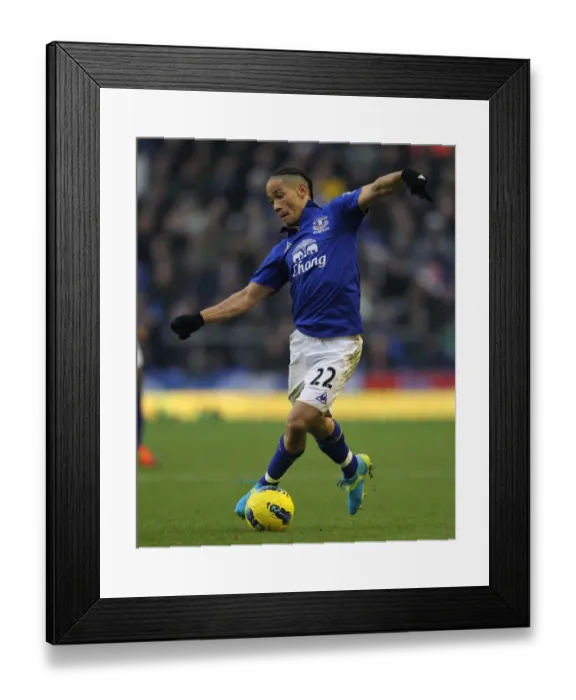 Framed Print : Steven Pienaar in Action: Everton vs Chelsea, Barclays Premier League, Goodison Park (2012) Framed Print : Steven Pienaar in Action: Everton vs Chelsea, Barclays Premier League, Goodison Park (2012)