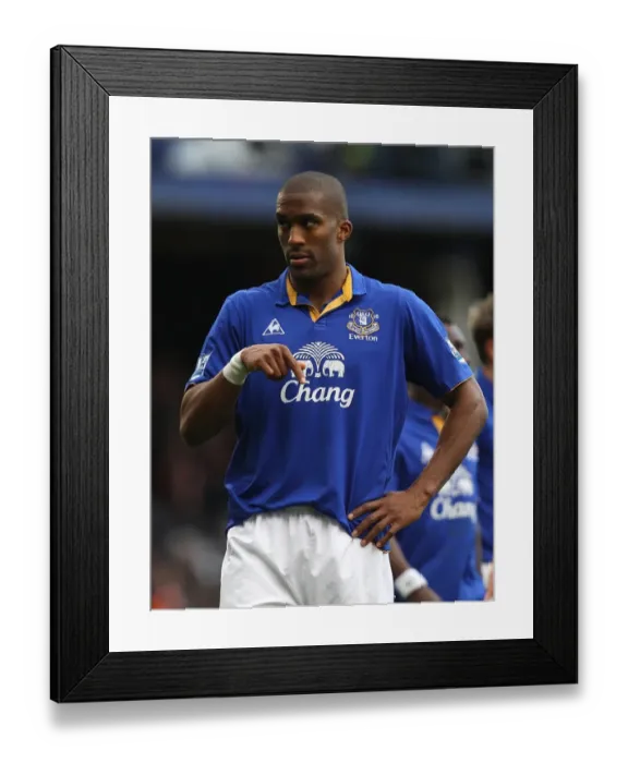 Framed Print : Fifth Round FA Cup Battle: Sylvain Distin of Everton vs Blackpool at Goodison Park (18 February 2012) Framed Print : Fifth Round FA Cup Battle: Sylvain Distin of Everton vs Blackpool at Goodison Park (18 February 2012)