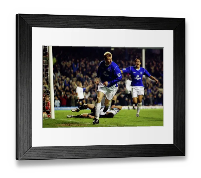 Framed Print : Duncan Ferguson scores Framed Print : Duncan Ferguson scores