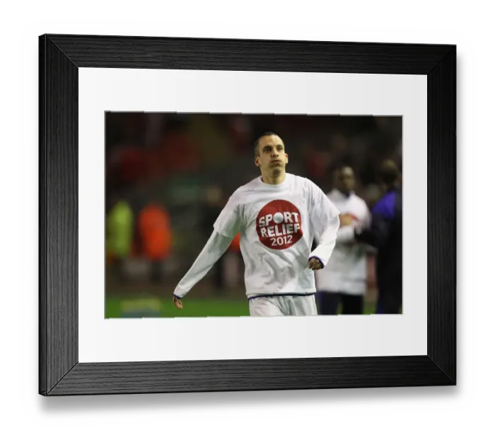 Framed Print : Everton's Leon Osman in Intense Premier League Showdown at Anfield (13 March 2012) Framed Print : Everton's Leon Osman in Intense Premier League Showdown at Anfield (13 March 2012)