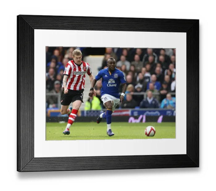 Framed Print : Battle for the Ball: McClean vs. Drenthe - Everton vs. Sunderland FA Cup Sixth Round Clash (17 March 2012) Framed Print : Battle for the Ball: McClean vs. Drenthe - Everton vs. Sunderland FA Cup Sixth Round Clash (17 March 2012)