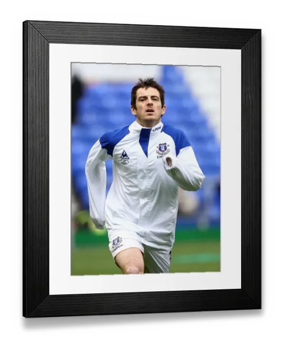 Framed Print : Determined Leighton Baines Leads Everton's FA Cup Charge Against Sunderland at Goodison Park Framed Print : Determined Leighton Baines Leads Everton's FA Cup Charge Against Sunderland at Goodison Park