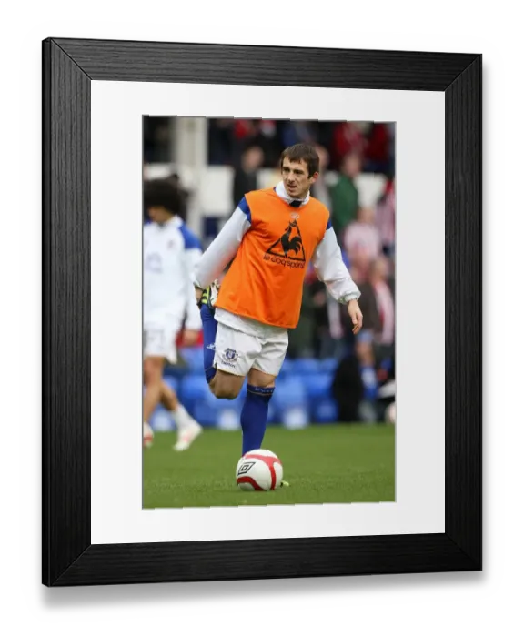 Framed Print : Determined Leighton Baines Guides Everton to FA Cup Sixth Round Triumph over Sunderland at Goodison Park Framed Print : Determined Leighton Baines Guides Everton to FA Cup Sixth Round Triumph over Sunderland at Goodison Park