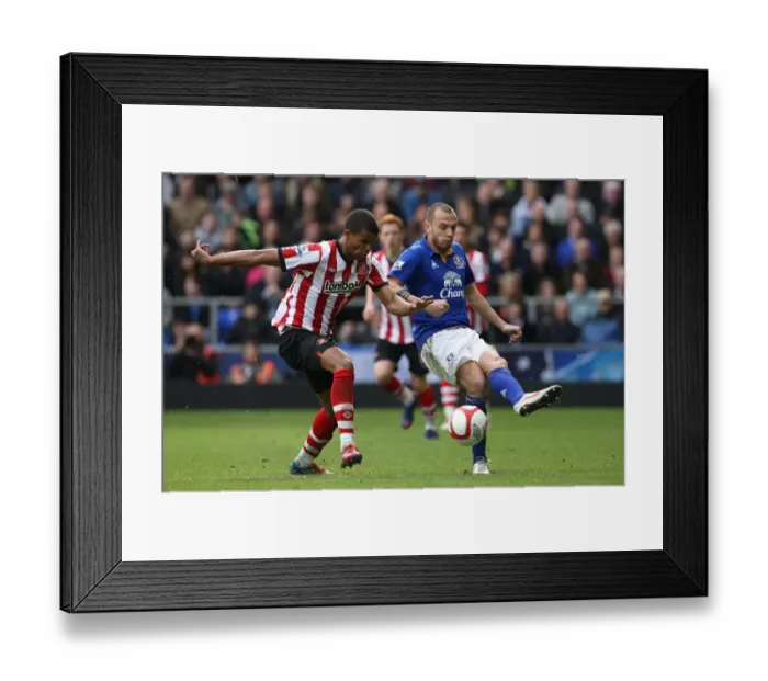 Framed Print : Battle for the FA Cup: Heitinga vs Campbell - Everton vs Sunderland (Round 6, Goodison Park, 17 March 2012) Framed Print : Battle for the FA Cup: Heitinga vs Campbell - Everton vs Sunderland (Round 6, Goodison Park, 17 March 2012)
