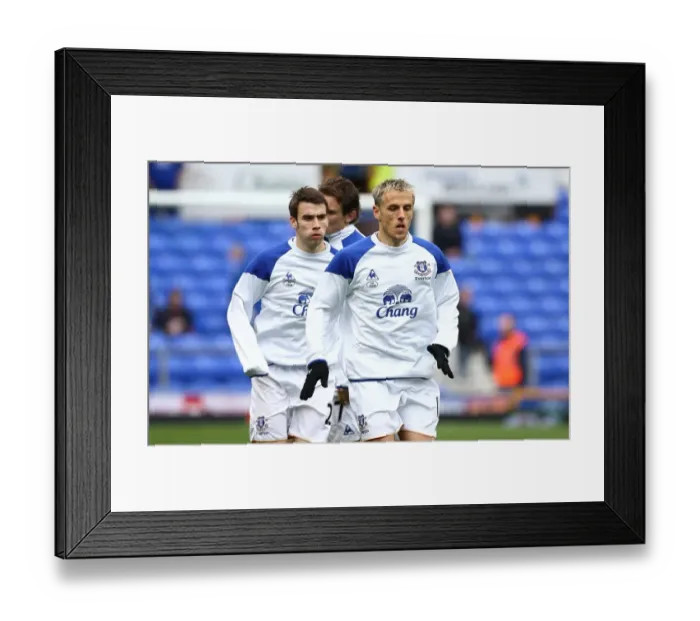 Framed Print : Everton FC: Phil Neville and Team Warming Up Before FA Cup Clash vs. Sunderland (17 March 2012) Framed Print : Everton FC: Phil Neville and Team Warming Up Before FA Cup Clash vs. Sunderland (17 March 2012)