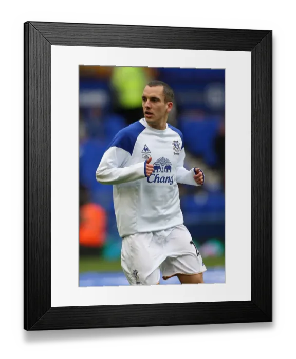 Framed Print : Determined Leon Osman Leads Everton to FA Cup Sixth Round Victory over Sunderland at Goodison Park Framed Print : Determined Leon Osman Leads Everton to FA Cup Sixth Round Victory over Sunderland at Goodison Park