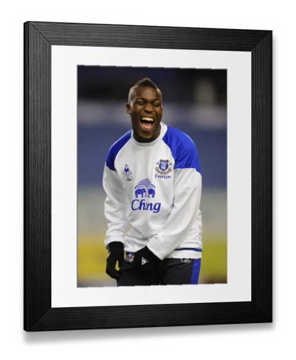 Framed Print : Royston Drenthe vs Arsenal: A Premier League Battle at Goodison Park (21 March 2012) Framed Print : Royston Drenthe vs Arsenal: A Premier League Battle at Goodison Park (21 March 2012)