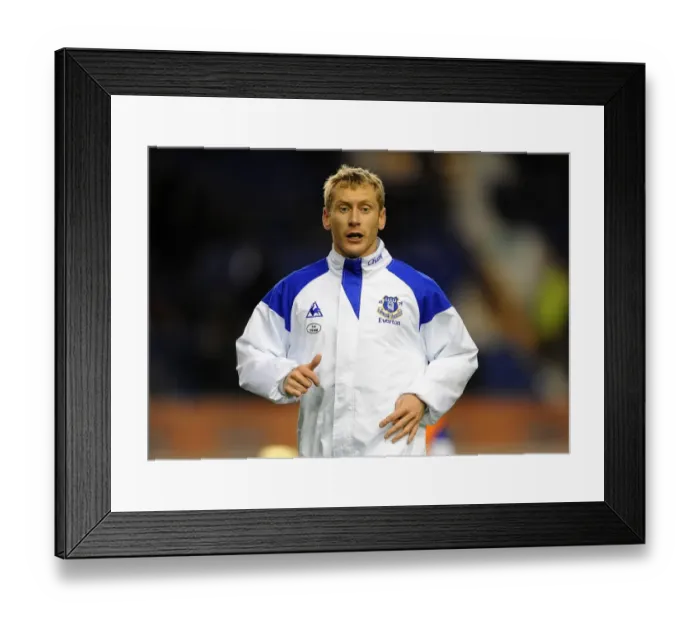 Framed Print : Tony Hibbert vs Arsenal: A Battle at Goodison Park - Everton vs Arsenal, Barclays Premier League (21 March 2012) Framed Print : Tony Hibbert vs Arsenal: A Battle at Goodison Park - Everton vs Arsenal, Barclays Premier League (21 March 2012)