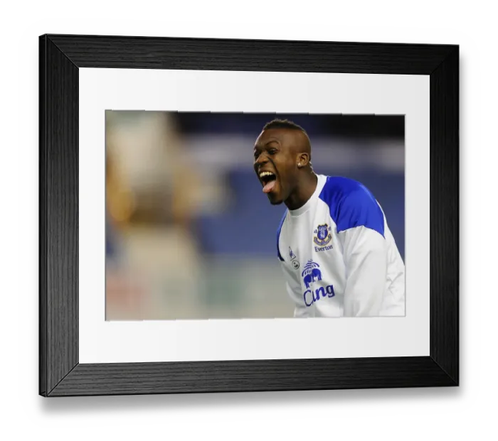 Framed Print : Royston Drenthe vs Arsenal: A Premier League Battle at Goodison Park (21 March 2012) Framed Print : Royston Drenthe vs Arsenal: A Premier League Battle at Goodison Park (21 March 2012)