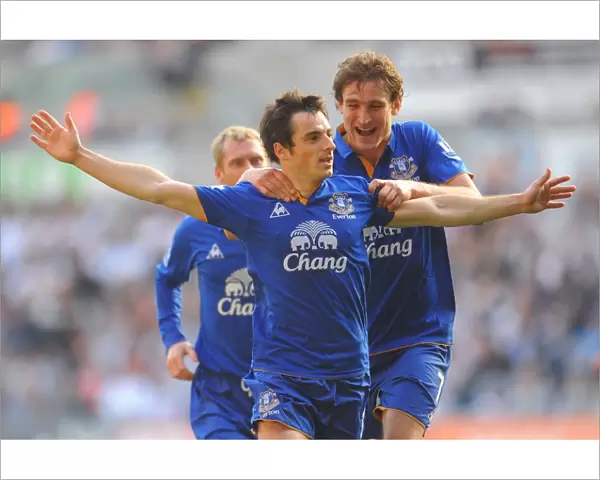 Leighton Baines Scores First Goal: Everton's Triumph over Swansea City (BPL 2012)