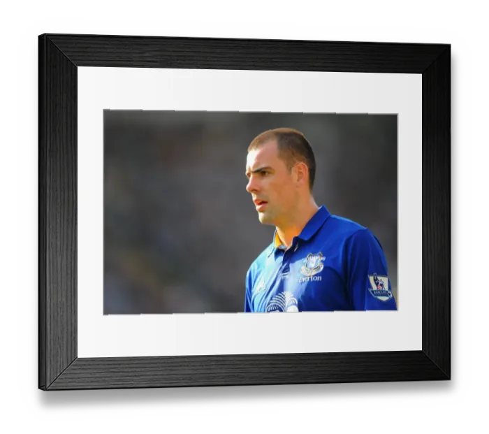 Framed Print : Darron Gibson in Action: Everton vs Swansea City, Barclays Premier League (24 March 2012) Framed Print : Darron Gibson in Action: Everton vs Swansea City, Barclays Premier League (24 March 2012)