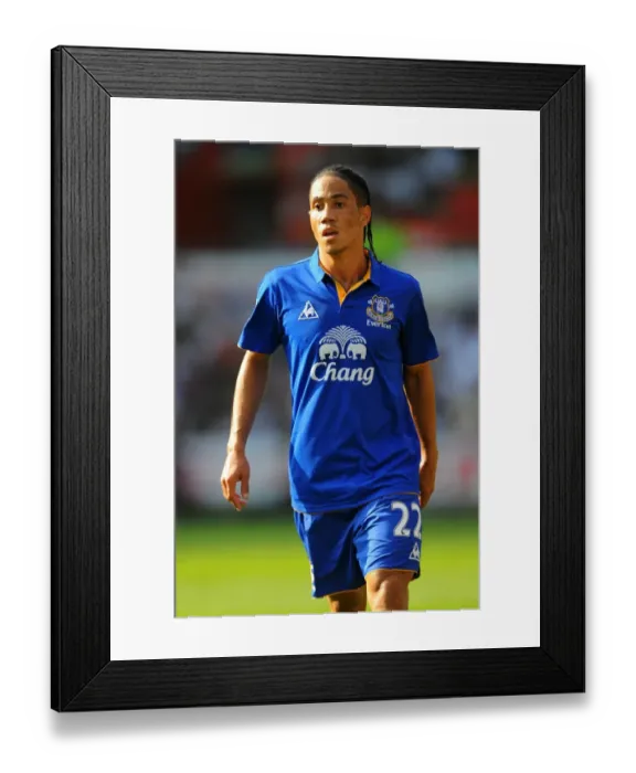 Framed Print : Everton's Steven Pienaar in Action: Premier League Showdown vs Swansea City (24 March 2012)