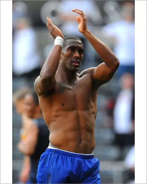 Sylvain Distin Salutes Everton Fans After Dramatic Swansea Victory (24 March 2012)