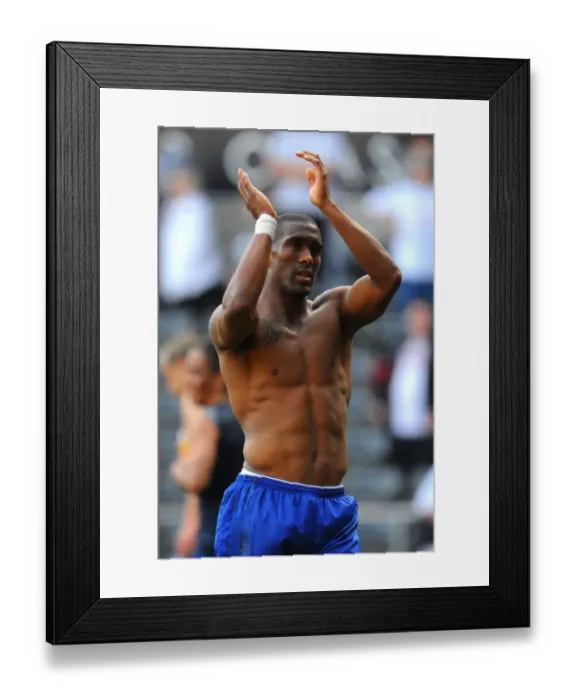 Framed Print : Sylvain Distin Salutes Everton Fans After Dramatic Swansea Victory (24 March 2012) Framed Print : Sylvain Distin Salutes Everton Fans After Dramatic Swansea Victory (24 March 2012)