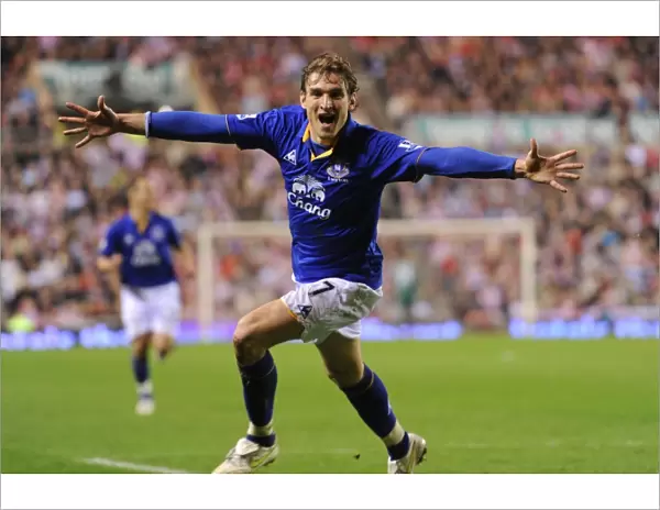 Everton's Fortunate FA Cup Victory: Jelavic's Celebration of Sunderland's Own Goal