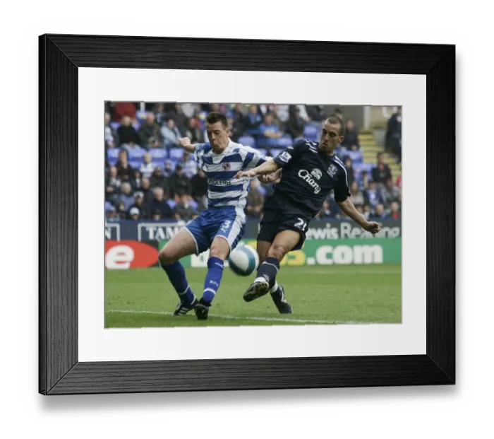 Framed Print : Football - Reading v Everton - FA Barclays Premier League - The Madejski Stadium - 07 / 08 - 18 / 8 / 07 Leon Osman - Everton in action against Nicky Shorey - Reading Mandatory Credit: Action Images / Framed Print : Football - Reading v Everton - FA Barclays Premier League - The Madejski Stadium - 07 / 08 - 18 / 8 / 07 Leon Osman - Everton in action against Nicky Shorey - Reading Mandatory Credit: Action Images /