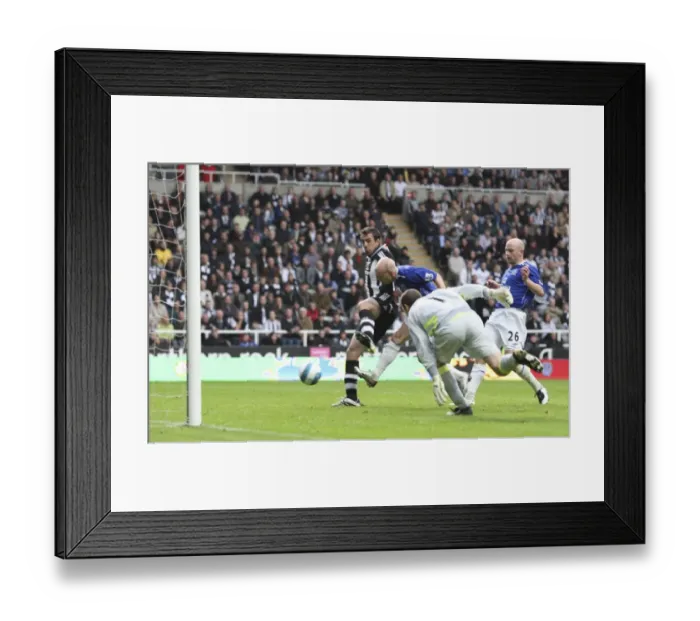 Framed Print : Football - Newcastle United v Everton - Barclays Premier League - St James Park - 07 / 08 - 7 / 10 / 07 Andrew Johnson scores the first goal for Everton under pressure from Newcastle Uniteds Shay Given (R) and Jose Enrique (L) Mandatory Credit: Action Images / Framed Print : Football - Newcastle United v Everton - Barclays Premier League - St James Park - 07 / 08 - 7 / 10 / 07 Andrew Johnson scores the first goal for Everton under pressure from Newcastle Uniteds Shay Given (R) and Jose Enrique (L) Mandatory Credit: Action Images /