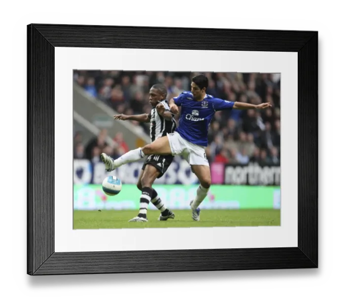 Framed Print : 07-08 Premier League: A Battle at St James Park - N'Zogbia vs. Arteta Framed Print : 07-08 Premier League: A Battle at St James Park - N'Zogbia vs. Arteta