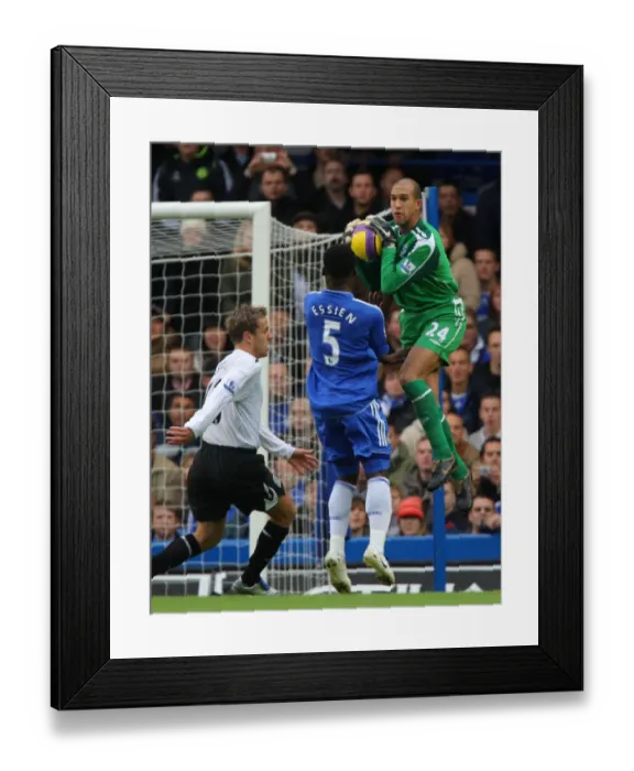 Framed Print : Tim Howard: Everton's Brave Battle at Stamford Bridge (07 / 08)