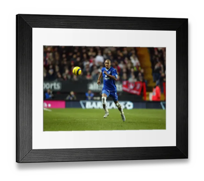Framed Print : Charlton 2 Everton 0 28 12 04, MARCUS BENT BURSTS FORWARD Framed Print : Charlton 2 Everton 0 28 12 04, MARCUS BENT BURSTS FORWARD
