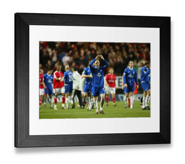 Framed Print : Charlton 2 Everton 0 28 12 04, TONY HIBBERT APPLAUDS THE F Framed Print : Charlton 2 Everton 0 28 12 04, TONY HIBBERT APPLAUDS THE F