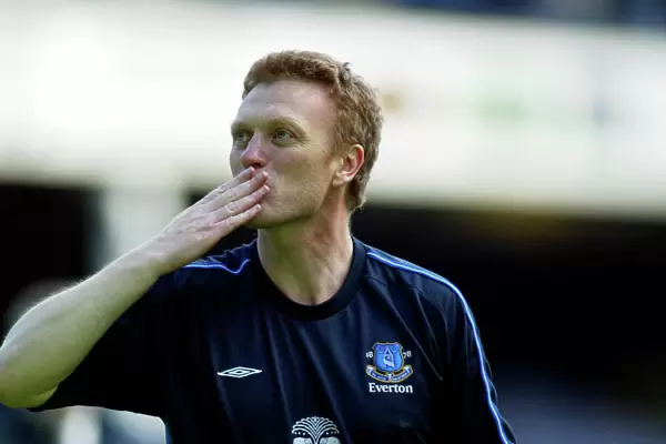 David Moyes blows a kiss to the Evertonians