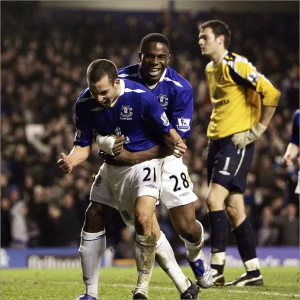 Leon Osman's Seventh Goal: Everton's Victory Against Sunderland in Barclays Premier League (24 / 11 / 07)