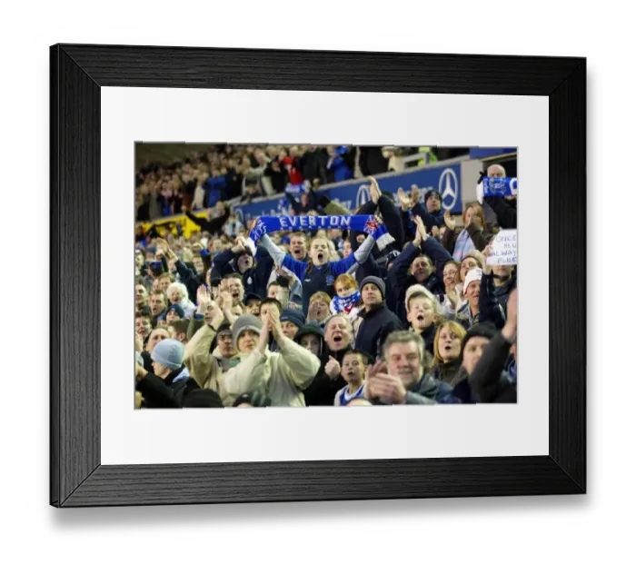Framed Print : The Goodison crowd get behind their team Framed Print : The Goodison crowd get behind their team