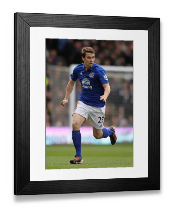 Framed Print : Barclays Premier League - Norwich City v Everton - Carrow Road