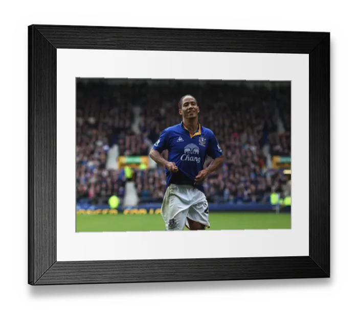 Framed Print : Everton's Steven Pienaar: Double Delight as He Celebrates Second Goal Against Sunderland (09 April 2012, Goodison Park) Framed Print : Everton's Steven Pienaar: Double Delight as He Celebrates Second Goal Against Sunderland (09 April 2012, Goodison Park)