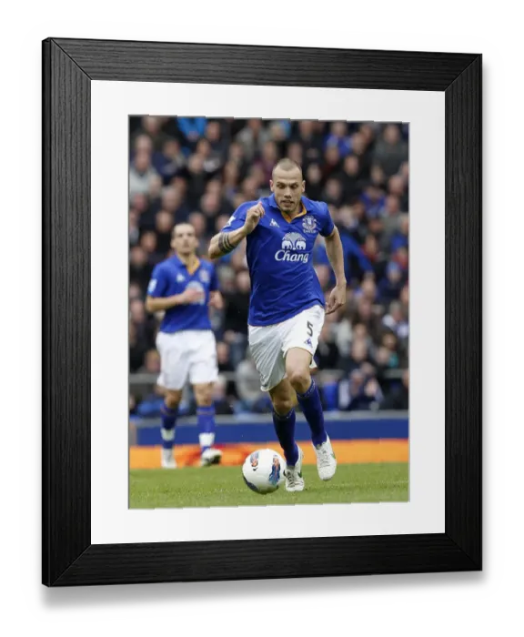Framed Print : Everton vs Sunderland: Johnny Heitinga in Action at Goodison Park (April 9, 2012)