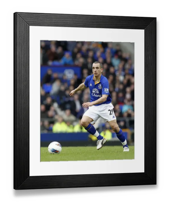 Framed Print : Leon Osman in Action: Everton vs Sunderland at Goodison Park (April 9, 2012) Framed Print : Leon Osman in Action: Everton vs Sunderland at Goodison Park (April 9, 2012)