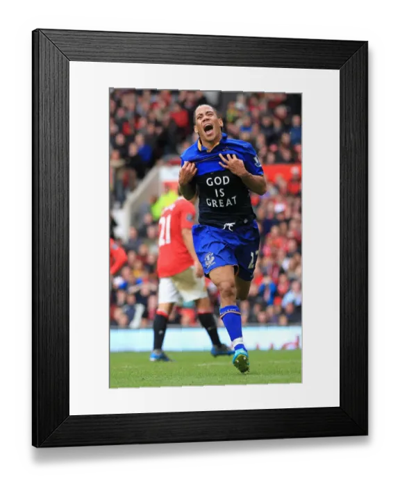 Framed Print : Everton's God is Great Moment: Steven Pienaar Stuns Manchester United (22 April 2012) Framed Print : Everton's God is Great Moment: Steven Pienaar Stuns Manchester United (22 April 2012)