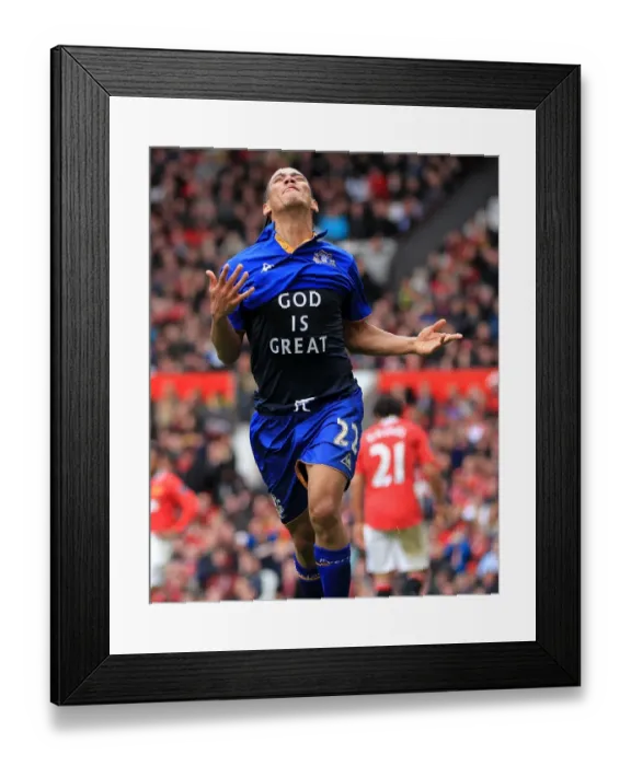 Framed Print : Everton's Historic God is Great Comeback: Steven Pienaar's Stunning Goal at Old Trafford (22 April 2012)