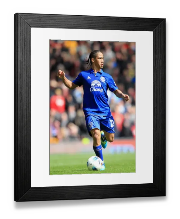 Framed Print : Steven Pienaar at Old Trafford: Everton vs Manchester United, Barclays Premier League (22 April 2012) Framed Print : Steven Pienaar at Old Trafford: Everton vs Manchester United, Barclays Premier League (22 April 2012)