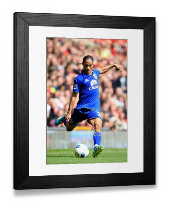 Framed Print : Steven Pienaar at Old Trafford: Everton's Battle Against Manchester United (22 April 2012) Framed Print : Steven Pienaar at Old Trafford: Everton's Battle Against Manchester United (22 April 2012)