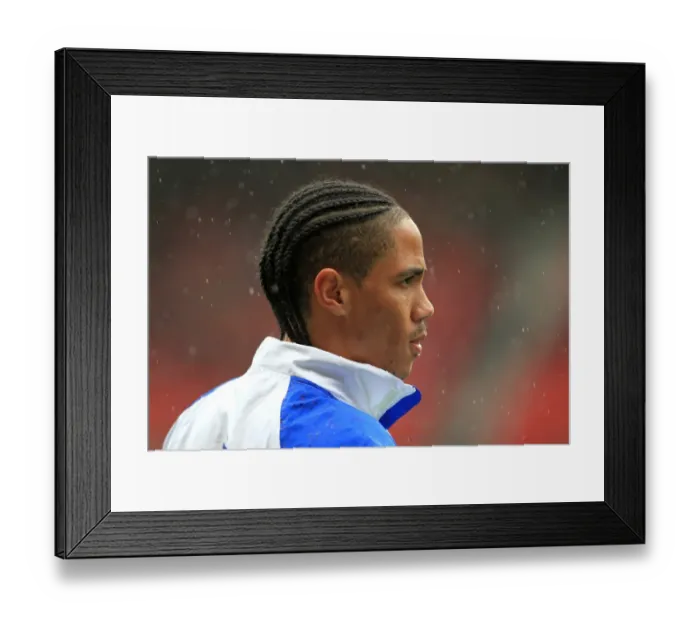 Framed Print : Steven Pienaar's Epic Dribble: A Determined Run Against Manchester United (BPL 2012, Old Trafford) Framed Print : Steven Pienaar's Epic Dribble: A Determined Run Against Manchester United (BPL 2012, Old Trafford)