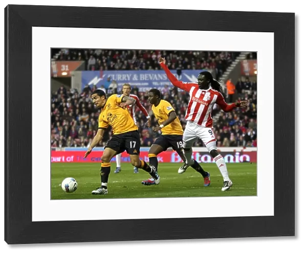 Intense Rivalry: Tim Cahill vs. Kenwyne Jones Clash at Britannia Stadium - Everton vs. Stoke City, Barclays Premier League (01 May 2012)