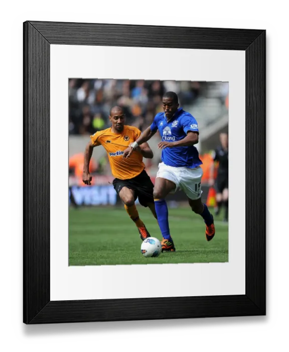 Framed Print : Battle for the Ball: Distin vs. Henry - Everton vs. Wolverhampton Wanderers, Premier League Showdown (06 May 2012, Molineux Stadium) Framed Print : Battle for the Ball: Distin vs. Henry - Everton vs. Wolverhampton Wanderers, Premier League Showdown (06 May 2012, Molineux Stadium)