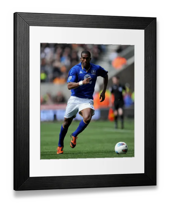 Framed Print : Sylvain Distin in Action: Everton vs. Wolverhampton Wanderers at Molineux Stadium (May 2012, Premier League) Framed Print : Sylvain Distin in Action: Everton vs. Wolverhampton Wanderers at Molineux Stadium (May 2012, Premier League)