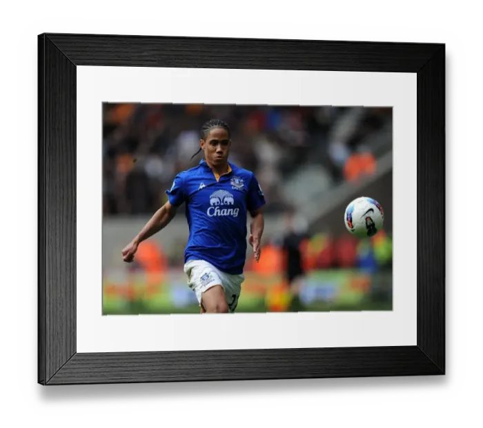 Framed Print : Everton's Steven Pienaar in Action: Premier League Battle at Molineux Stadium (06.05.2012) Framed Print : Everton's Steven Pienaar in Action: Premier League Battle at Molineux Stadium (06.05.2012)